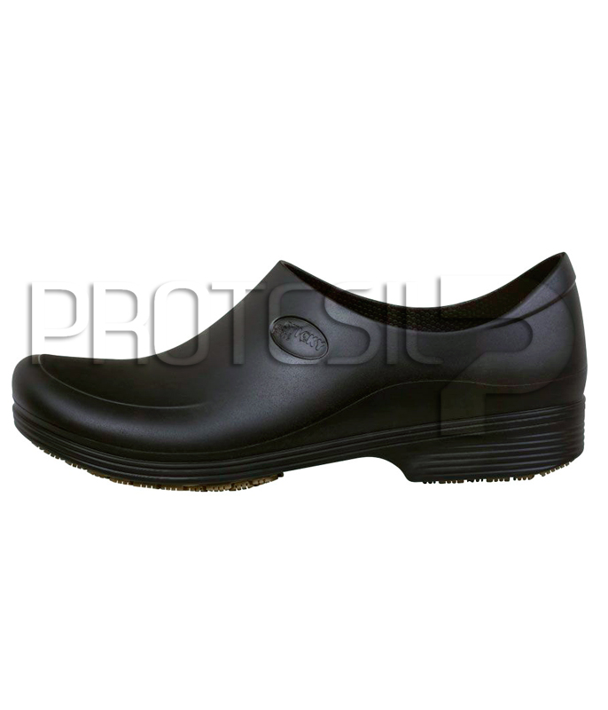 Sapato ocupacional feminino, produzido em material polimérico impermeável, marca sticky shoes woman. Injeção tipo full-plastic com solado de borracha vulcanizada antiderrapante.